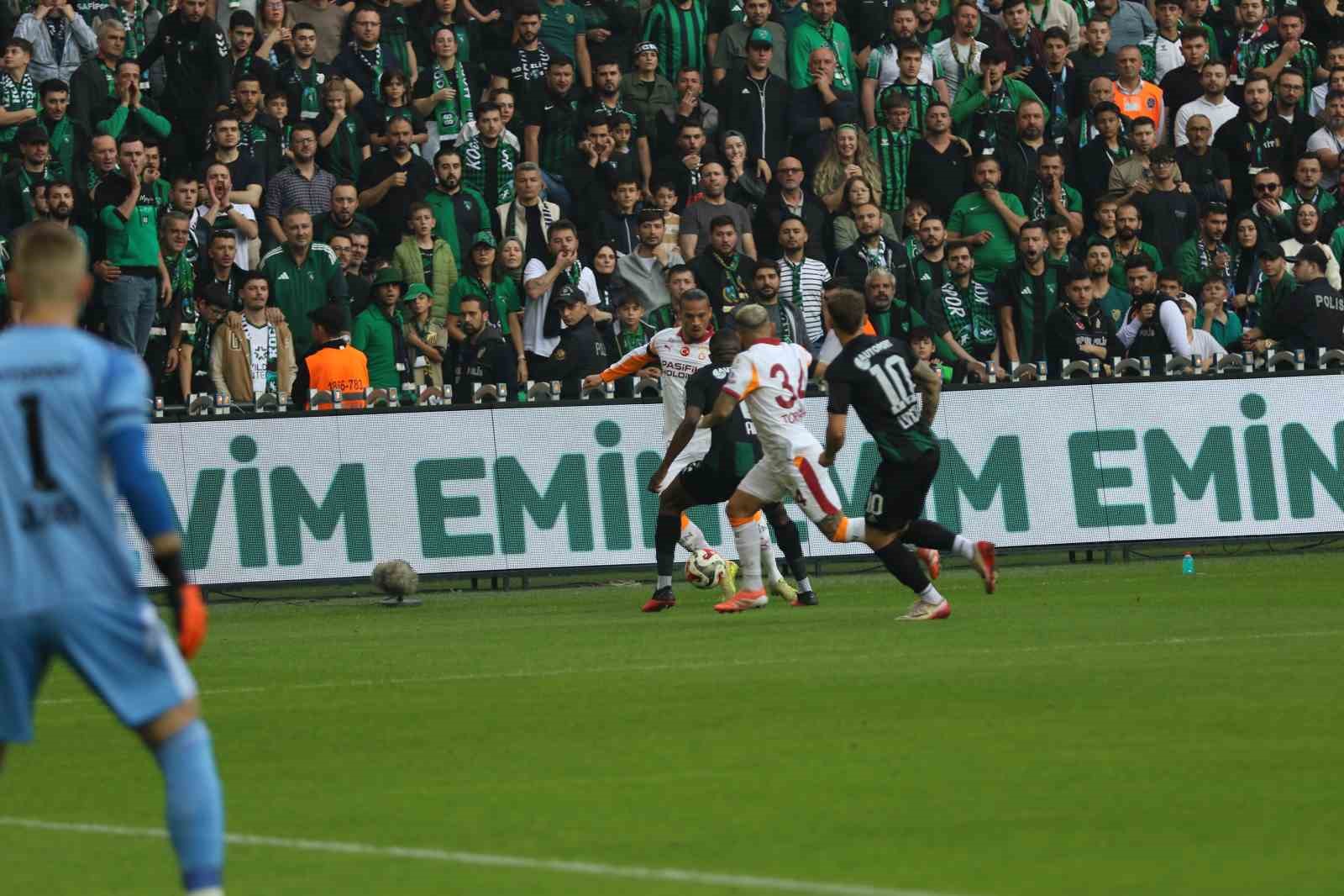 trendyol super lig kocaelispor 0 galatasaray 0 mac devam ediyor 15 wYubIr4G