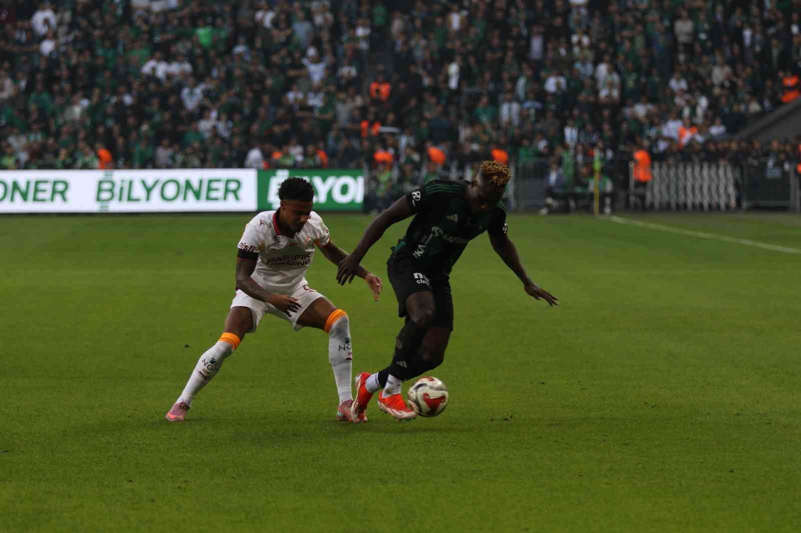 trendyol super lig kocaelispor 0 galatasaray 0 mac devam ediyor 30 TViTvl7T