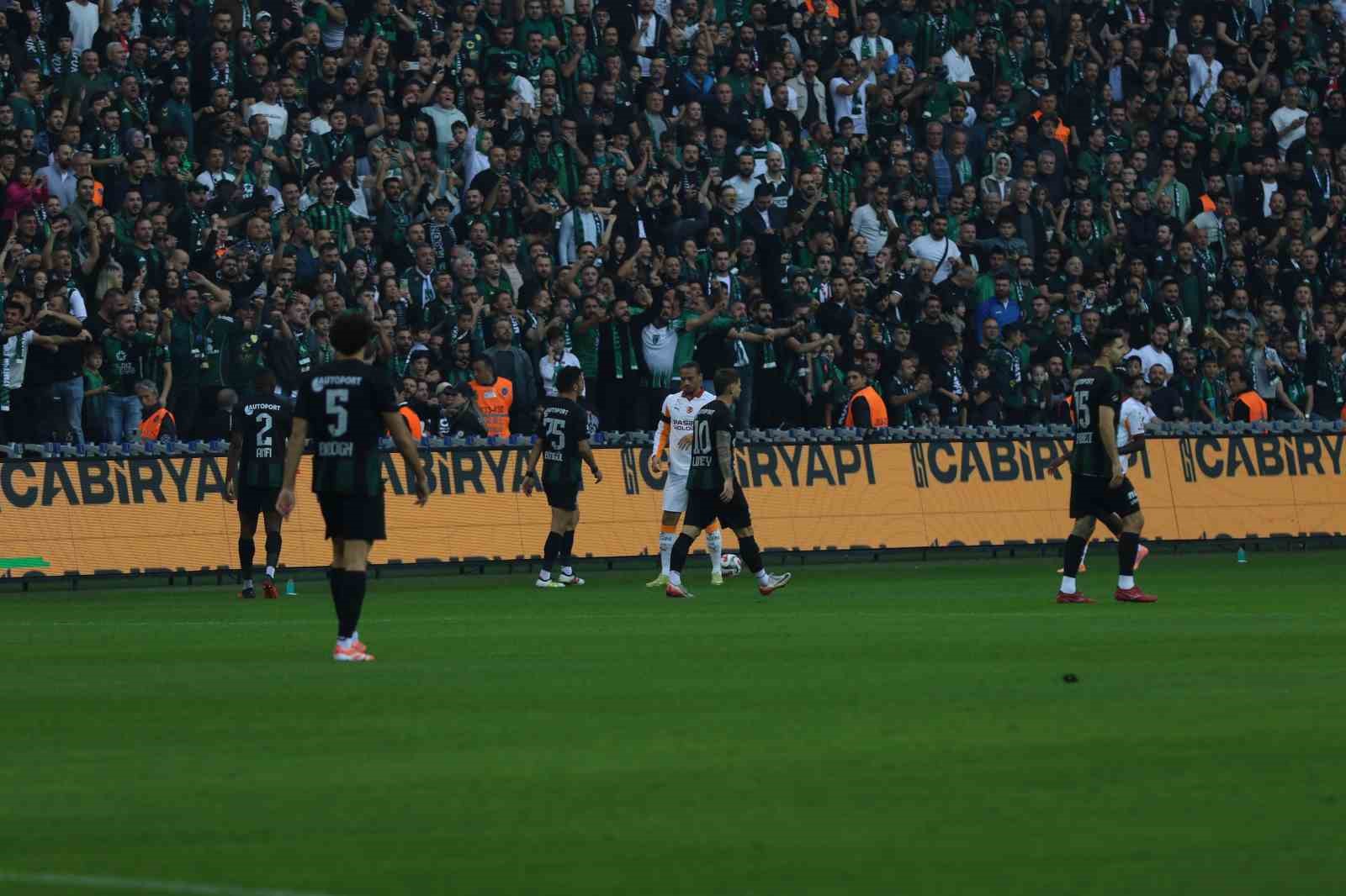 trendyol super lig kocaelispor 0 galatasaray 0 mac devam ediyor 9 d5mwJYmS