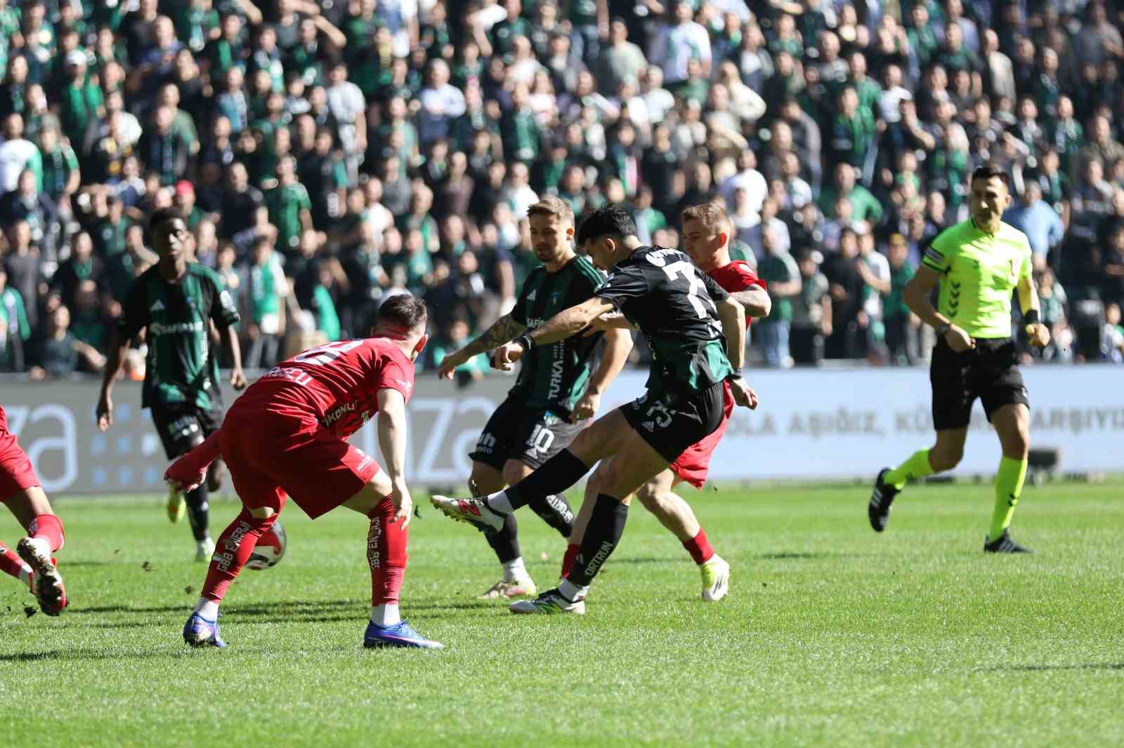 trendyol super lig kocaelispor 0 gaziantep fk 0 mac devam ediyor 15 LzWpG1Gu