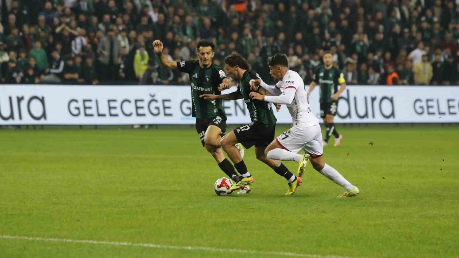 trendyol super lig kocaelispor 0 genclerbirligi 0 mac devam ediyor 22 YNQg1kjv