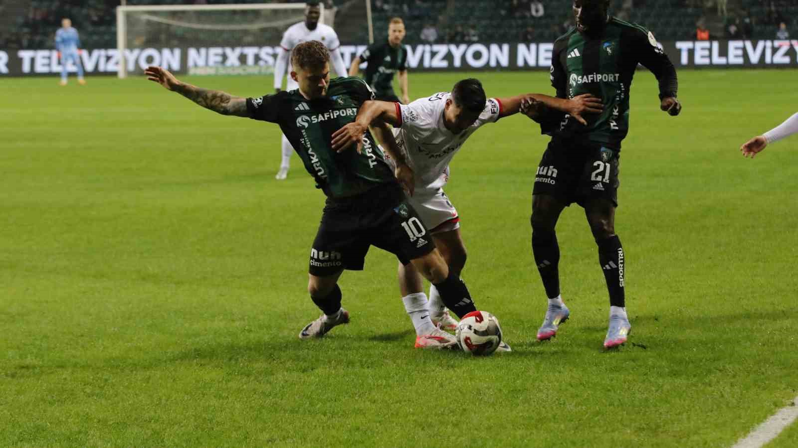 trendyol super lig kocaelispor 0 genclerbirligi 0 mac devam ediyor 26 dKBc7Nks
