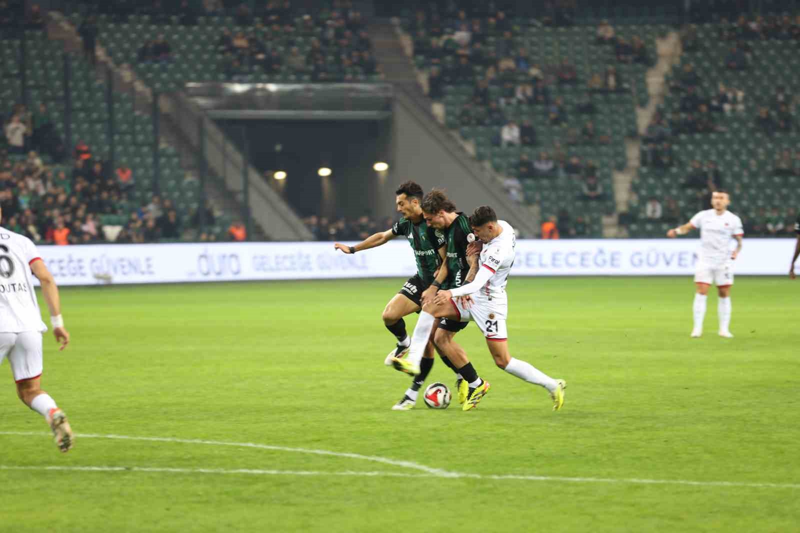 trendyol super lig kocaelispor 0 genclerbirligi 0 mac devam ediyor 9 ZfOHWTdS