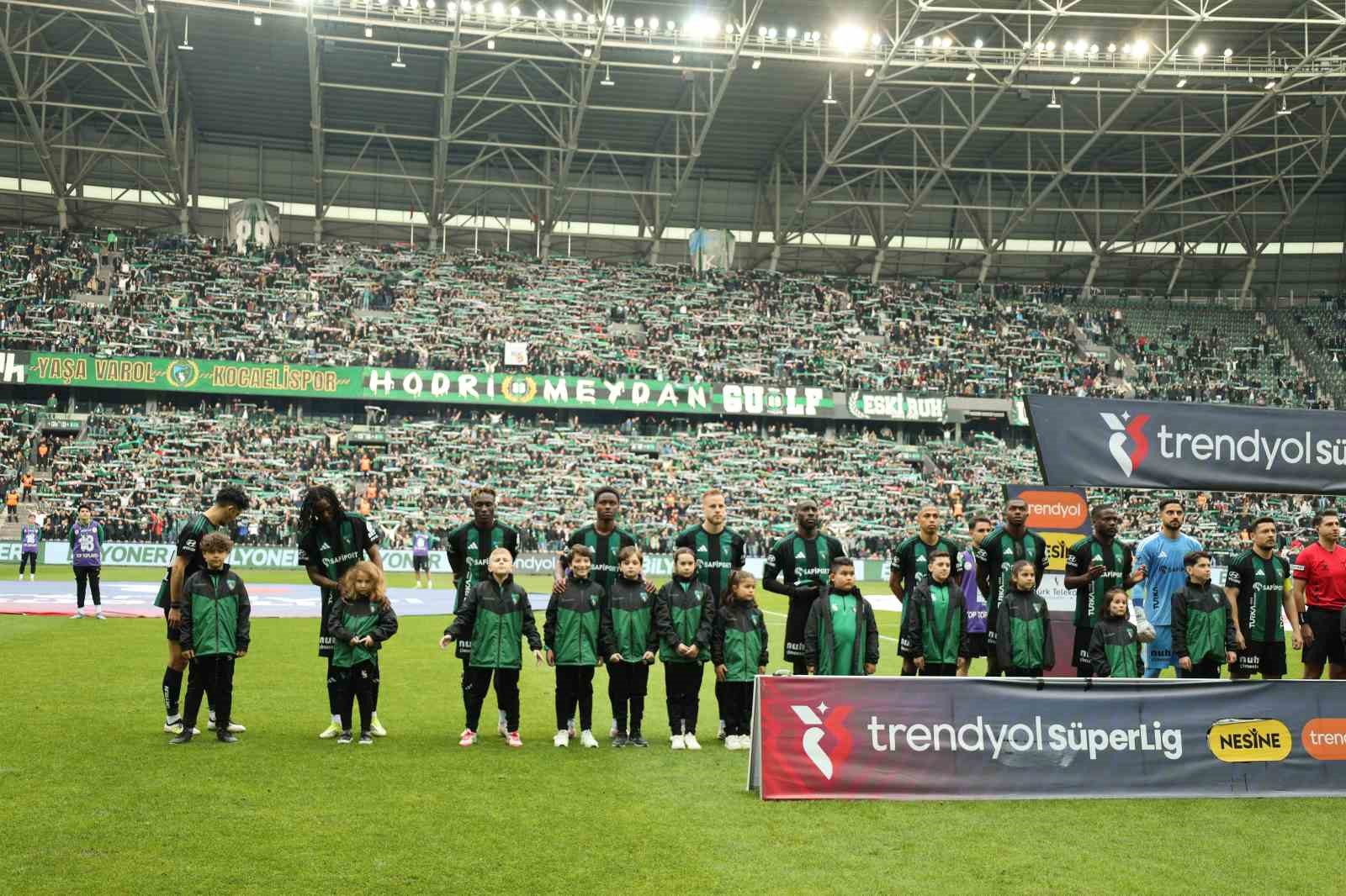 trendyol super lig kocaelispor 0 goztepe 1 ilk yari 18 Tp56DUDM