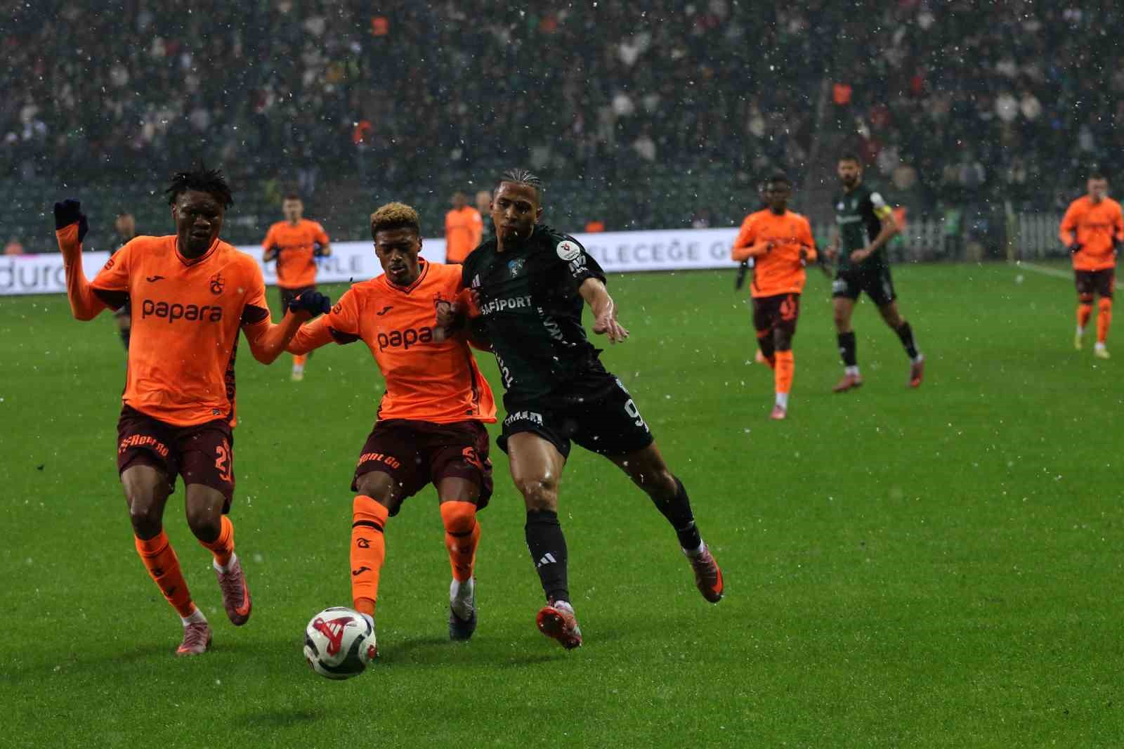 trendyol super lig kocaelispor 0 trabzonspor 0 mac devam ediyor 17 MQq8S3Rd