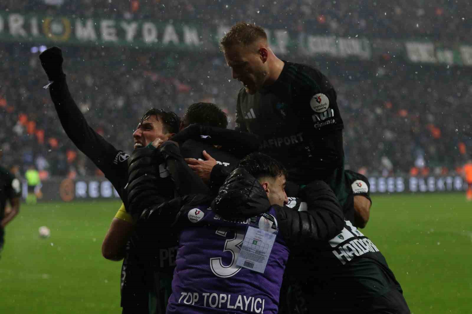 trendyol super lig kocaelispor 0 trabzonspor 0 mac devam ediyor 19 i6ss48kB
