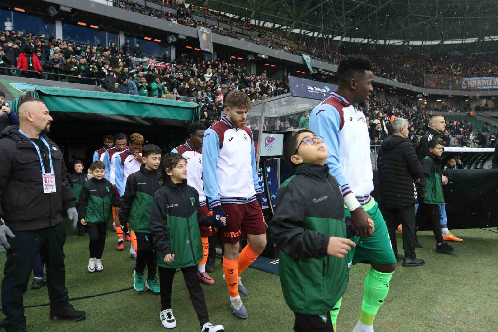trendyol super lig kocaelispor 0 trabzonspor 0 mac devam ediyor 7 lTq9uyyp
