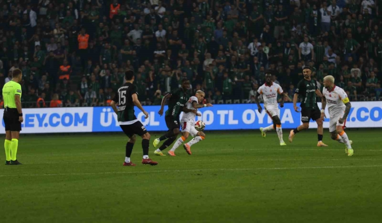 trendyol-super-lig-kocaelispor-1-galatasaray-0-ilk-yari-WpQiRta5.jpg