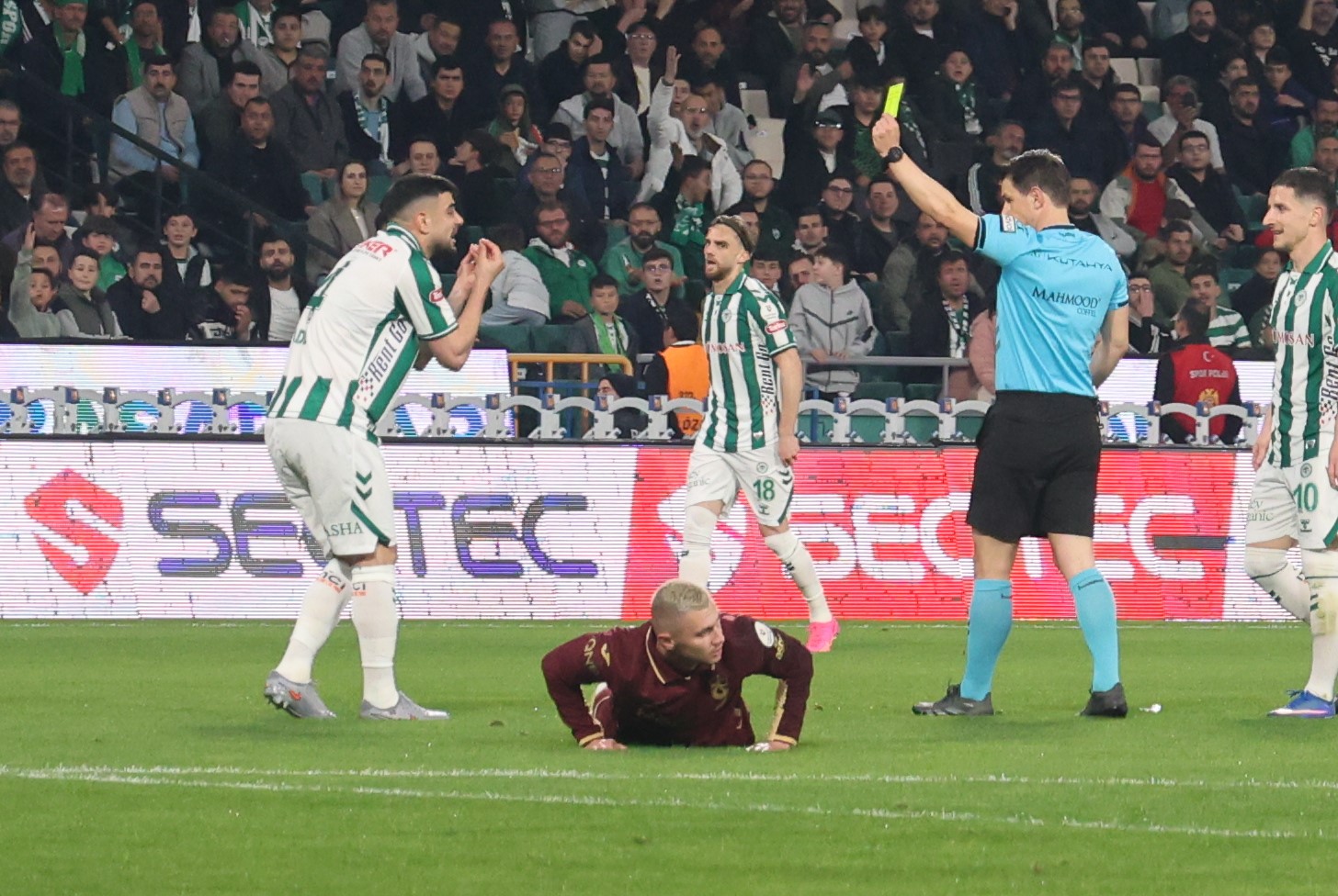 Trendyol Süper Lig: Konyaspor: 2 - Trabzonspor: 0 (İlk yarı) 10 trendyol super lig konyaspor 2 trabzonspor 0 ilk yari 6 mbaXtHZq