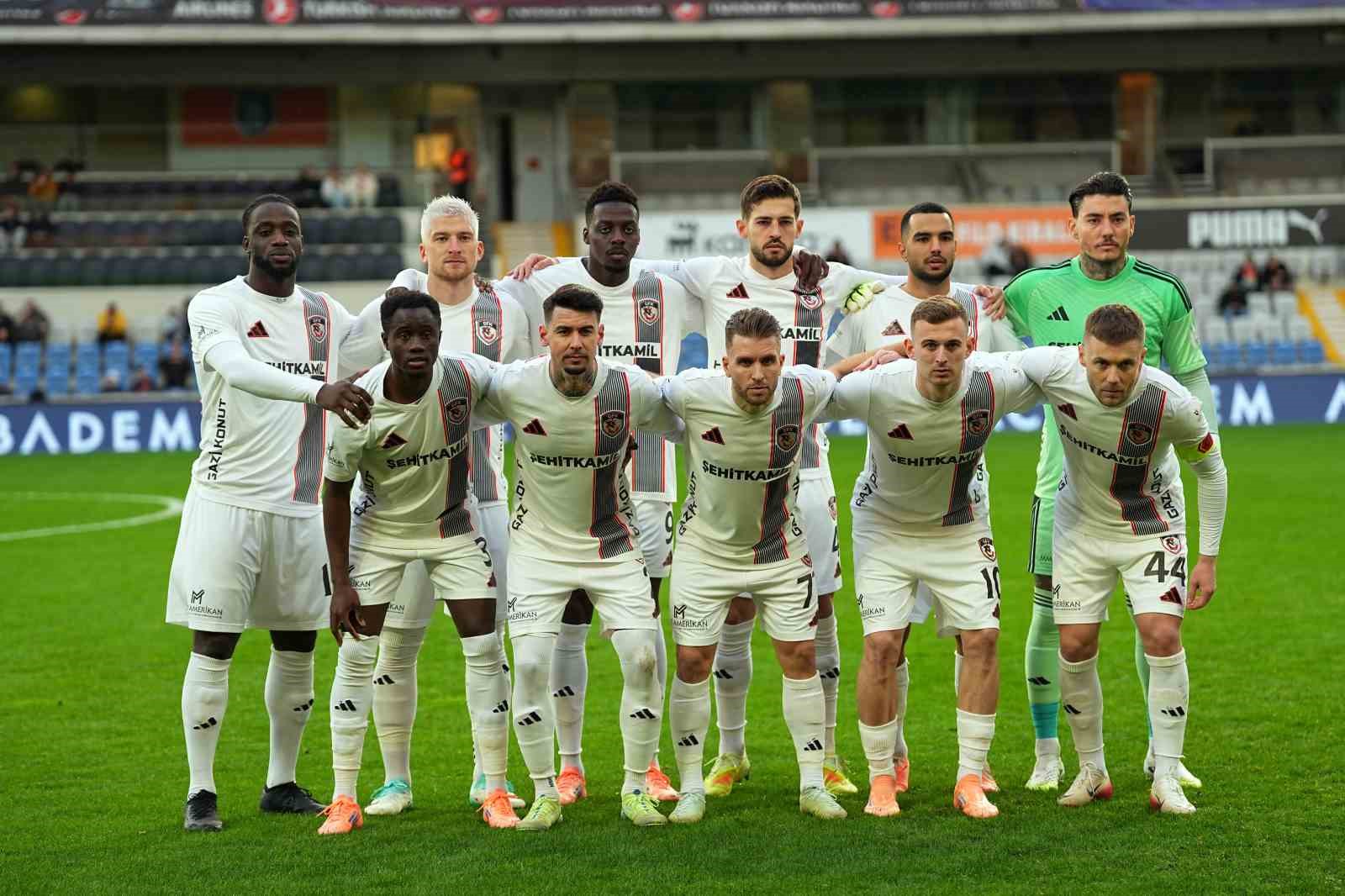 trendyol super lig rams basaksehir 0 gaziantep fk 0 mac devam ediyor 13 HySyfGLf
