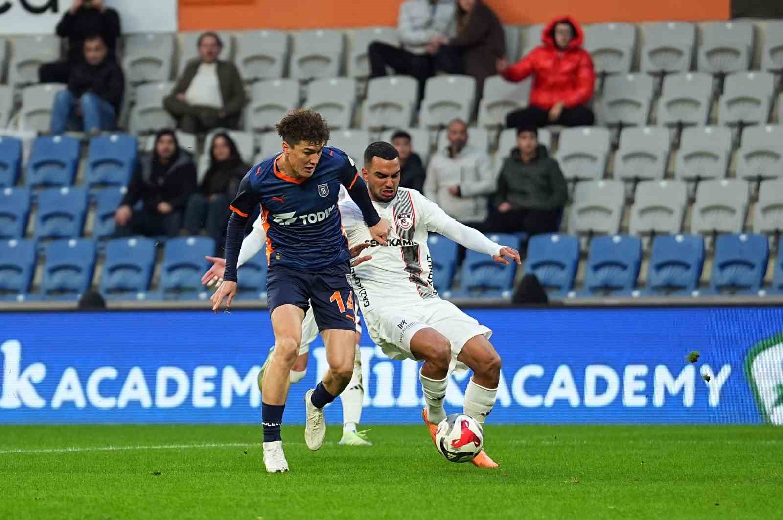 trendyol super lig rams basaksehir 0 gaziantep fk 0 mac devam ediyor 3 A1vWYME9