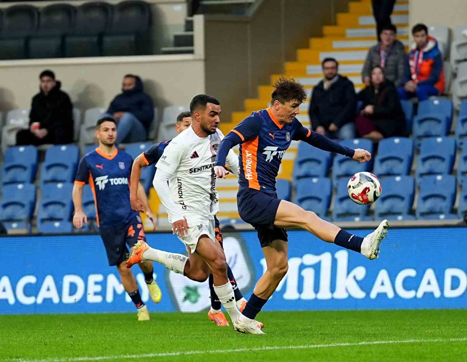 trendyol super lig rams basaksehir 0 gaziantep fk 0 mac devam ediyor 4 mHprKJS8