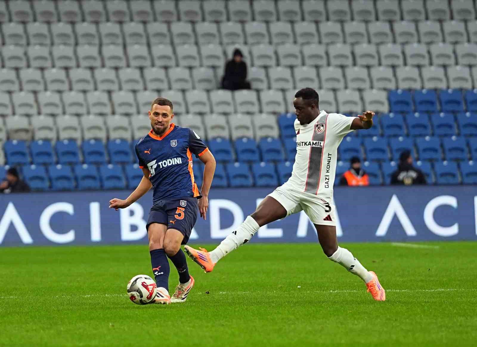 trendyol super lig rams basaksehir 0 gaziantep fk 0 mac devam ediyor 7 JWtU6kXO
