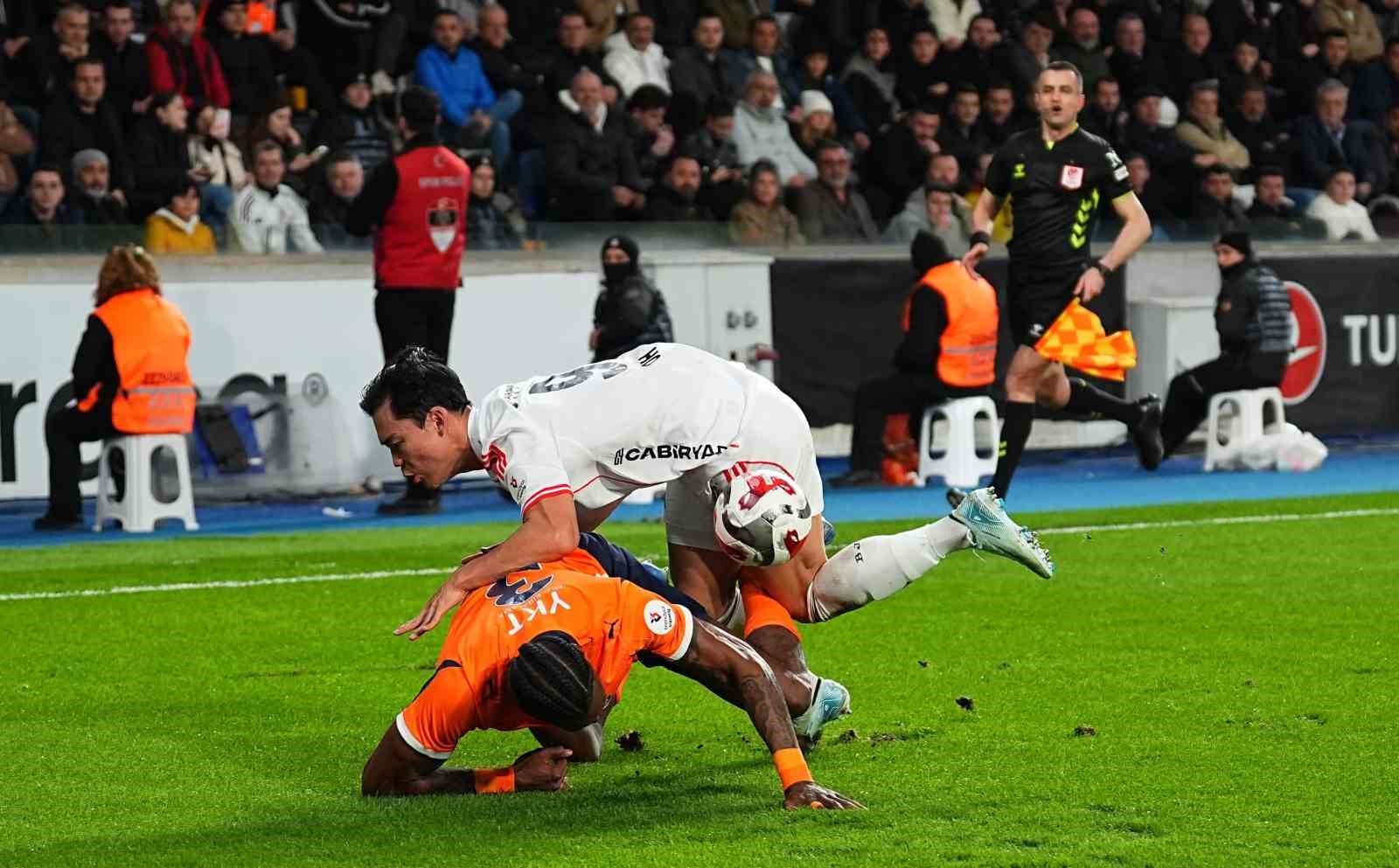 trendyol super lig rams basaksehir 1 besiktas 1 ilk yari 4 NqMfPcAN