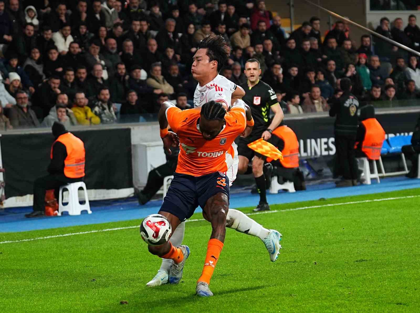 trendyol super lig rams basaksehir 1 besiktas 1 ilk yari 5 uR2JD1Ed