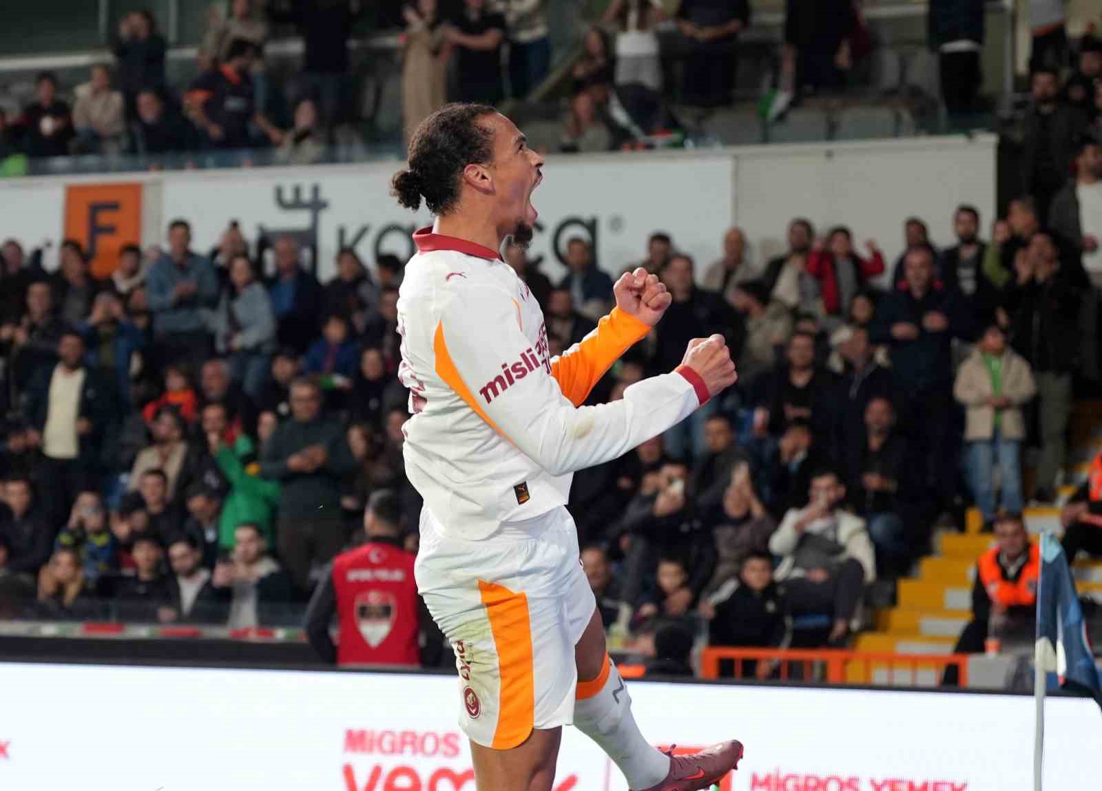 trendyol super lig rams basaksehir 1 galatasaray 2 mac sonucu 18 gBAwtgNS
