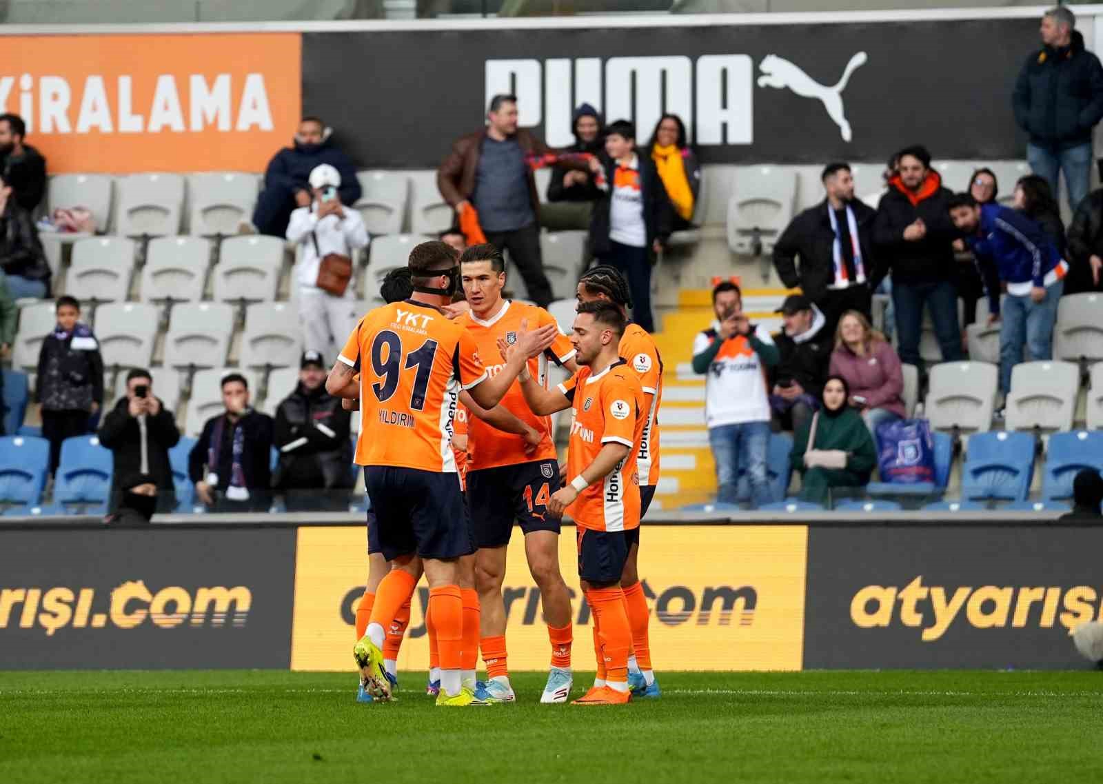 trendyol super lig rams basaksehir 1 genclerbirligi 0 mac devam ediyor 17 eVlVN1jQ