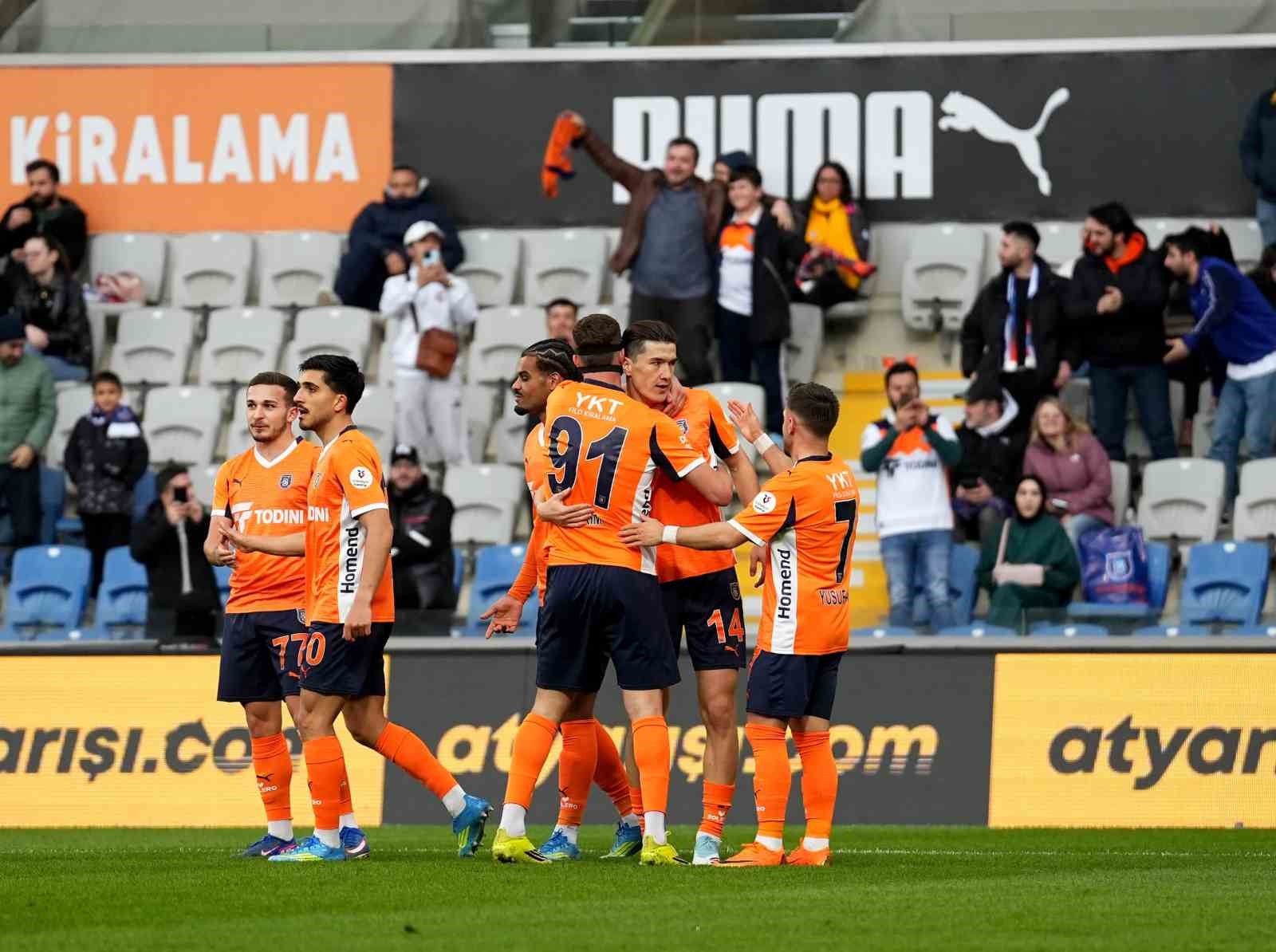 trendyol super lig rams basaksehir 1 genclerbirligi 0 mac devam ediyor 18 I2Y8DHJD