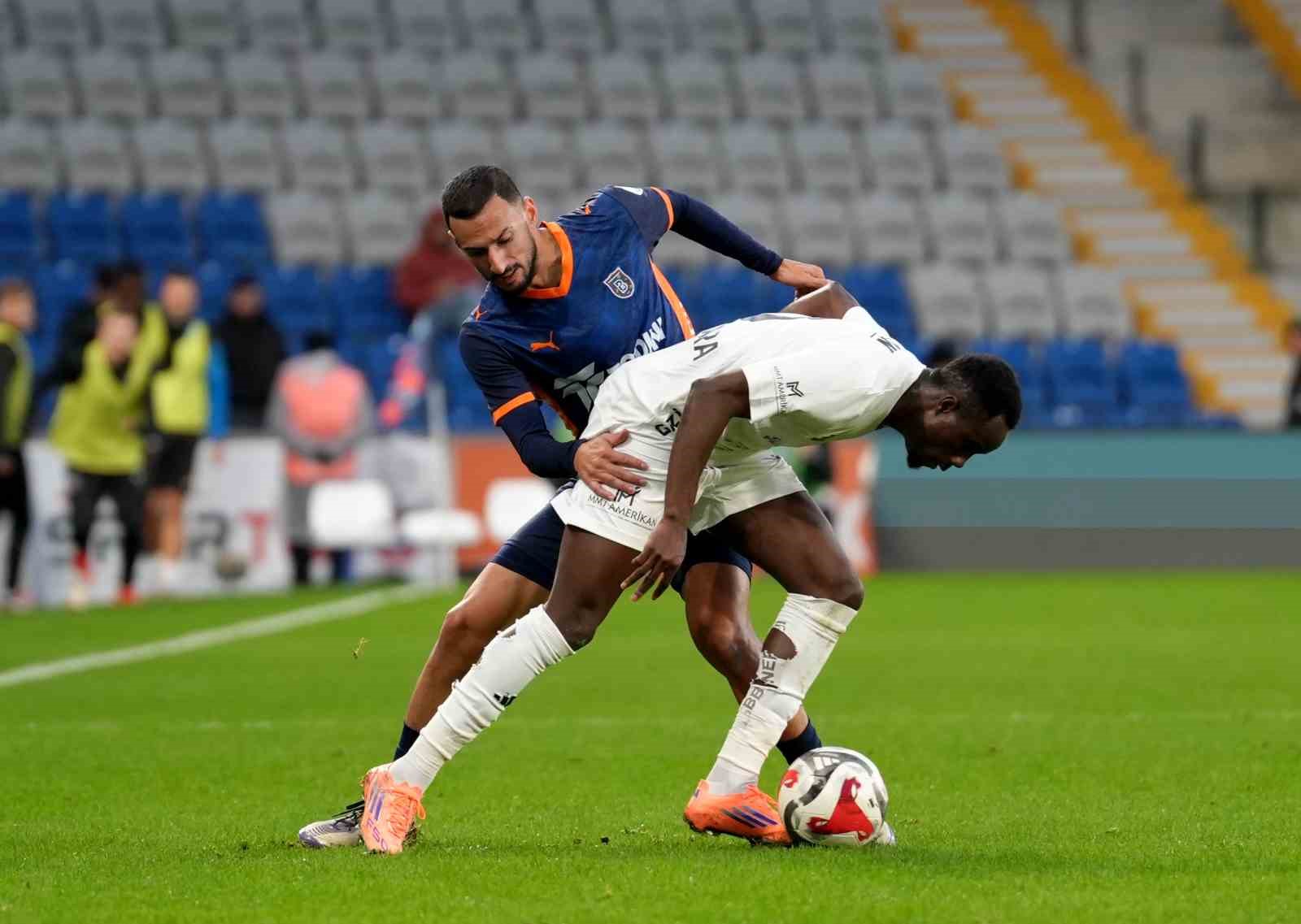 trendyol super lig rams basaksehir 2 gaziantep fk 1 ilk yari 15 6IARdD89