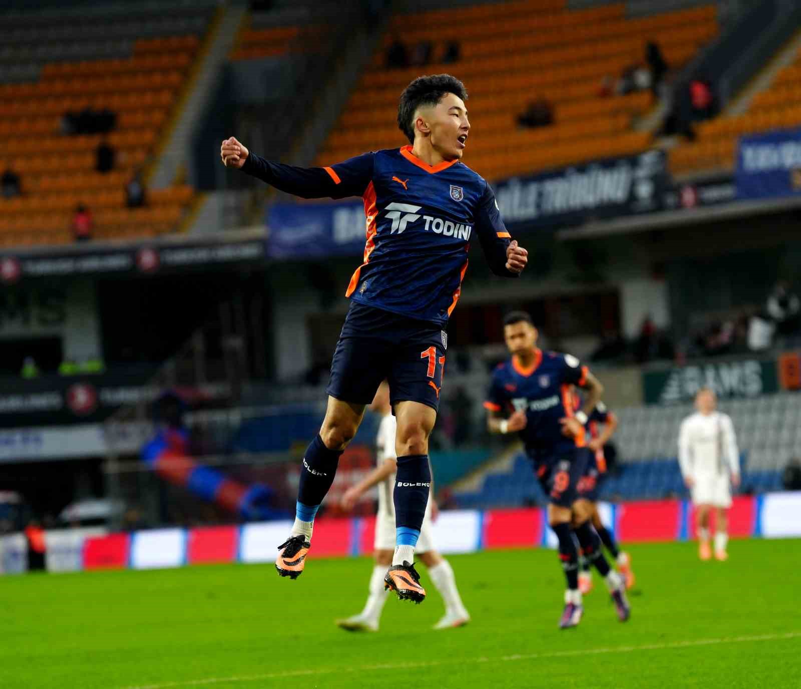 trendyol super lig rams basaksehir 2 gaziantep fk 1 ilk yari 6 eAU4qVQn
