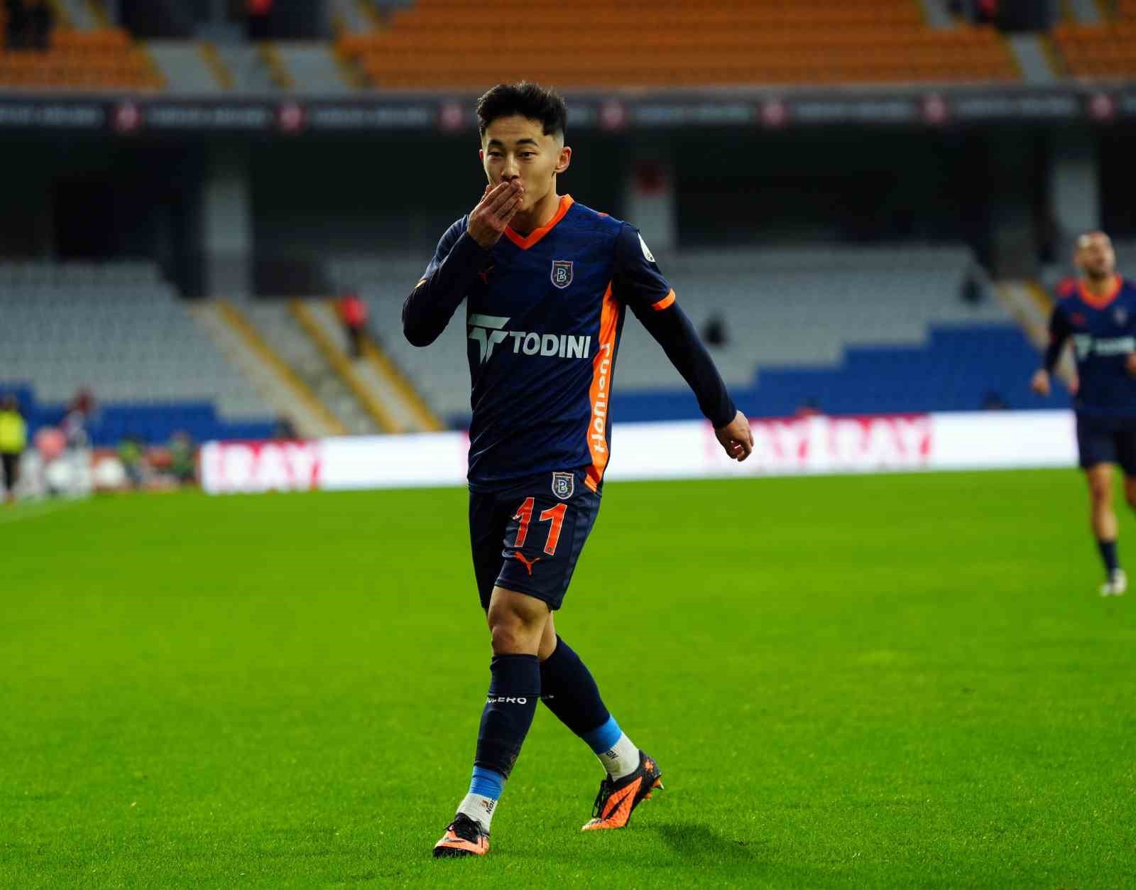 trendyol super lig rams basaksehir 2 gaziantep fk 1 ilk yari 9 257i9SMU