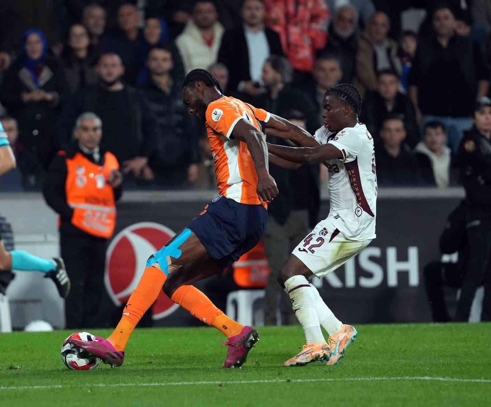 trendyol super lig rams basaksehir 2 trabzonspor 1 ilk yari 12 QRcOHP8F