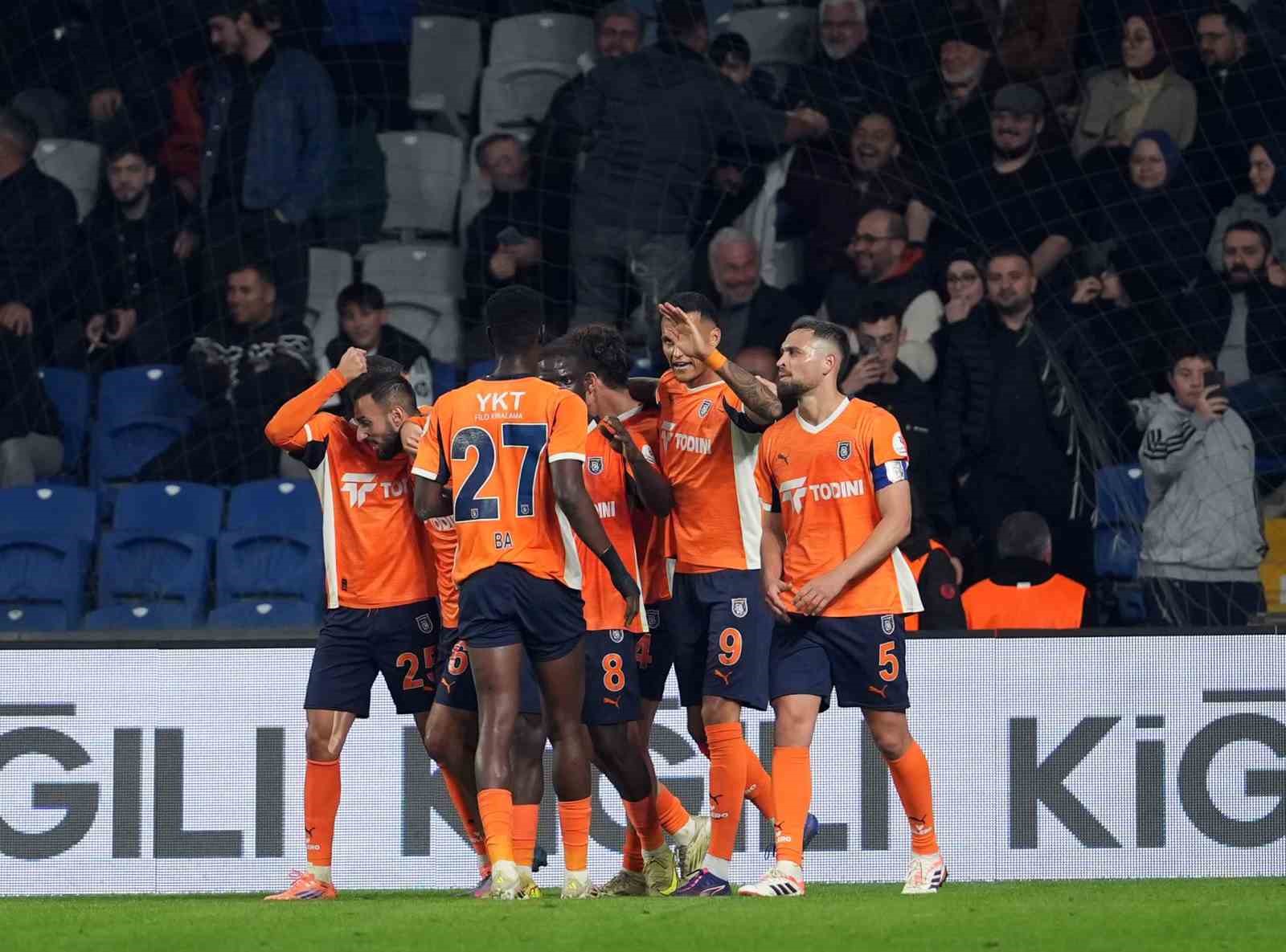 trendyol super lig rams basaksehir 2 trabzonspor 1 ilk yari 18 H9eEEy5Z