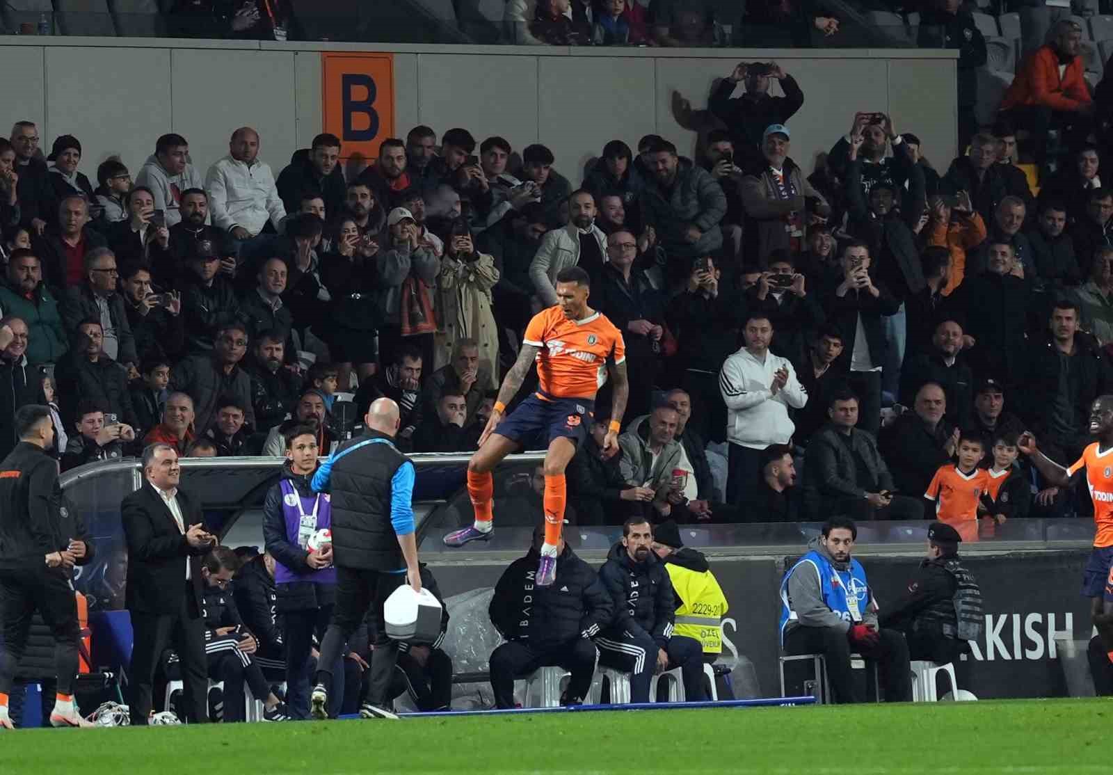 trendyol super lig rams basaksehir 2 trabzonspor 1 ilk yari 2 pfQjbfXz