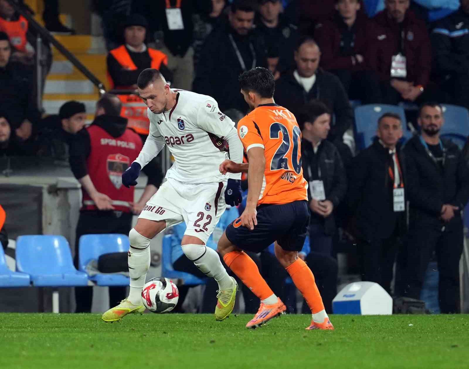 trendyol super lig rams basaksehir 2 trabzonspor 1 ilk yari 25 yyH6PuWq