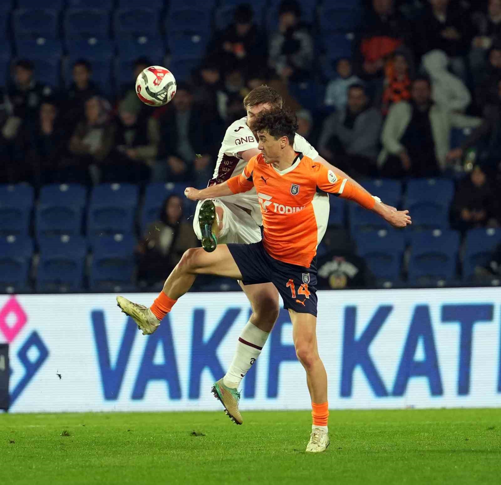 trendyol super lig rams basaksehir 2 trabzonspor 1 ilk yari 29 SfreAG89