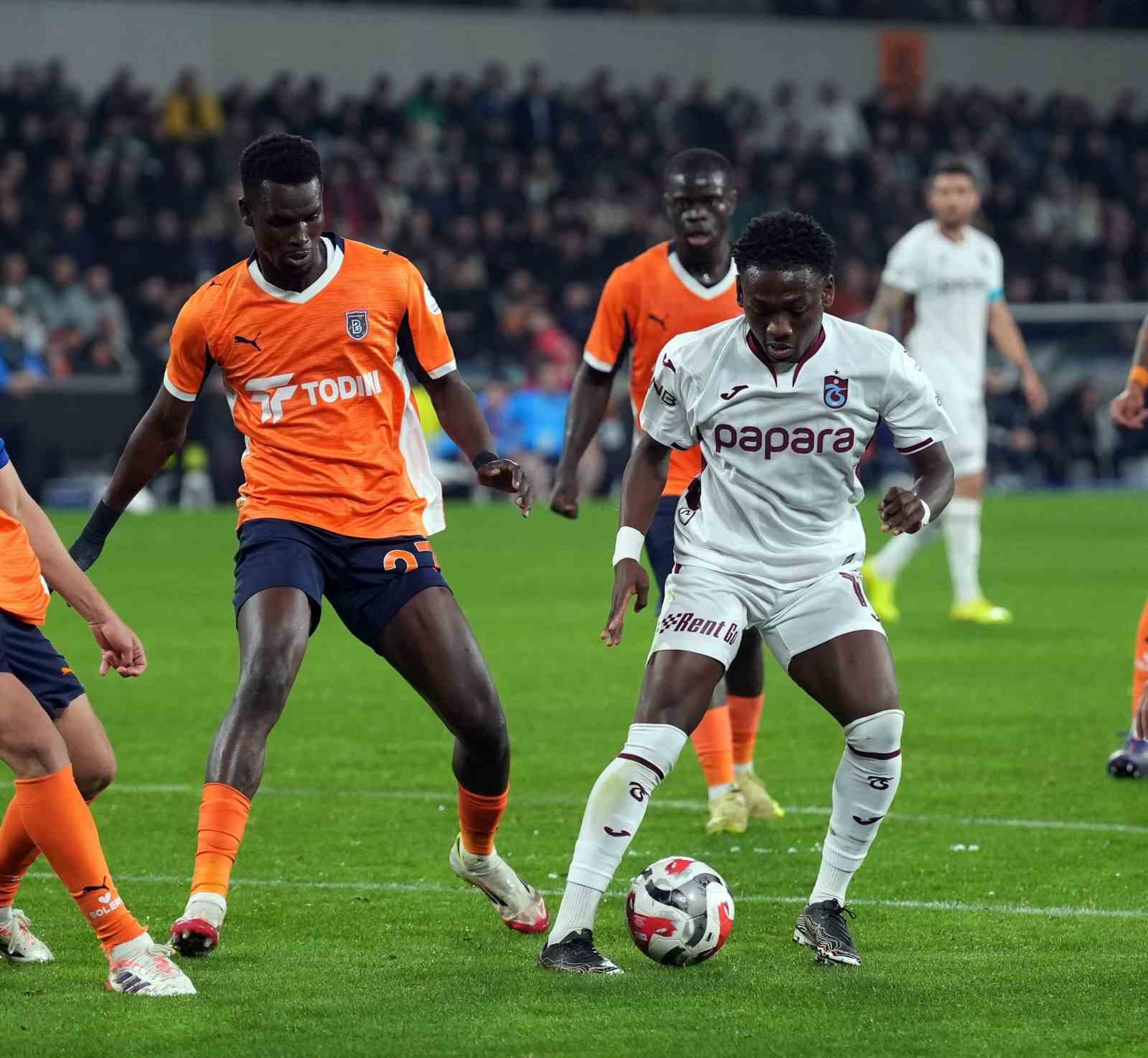 trendyol super lig rams basaksehir 2 trabzonspor 1 ilk yari 3 p6JaMzbM