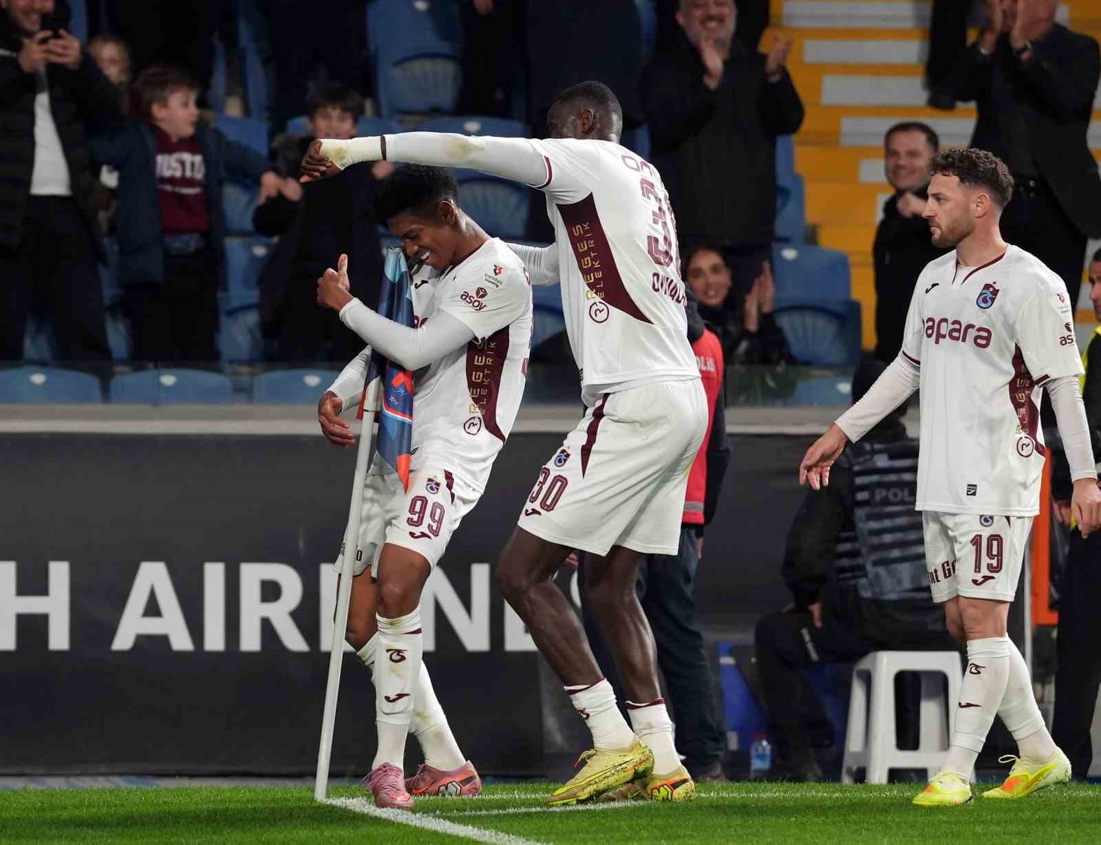 trendyol super lig rams basaksehir 2 trabzonspor 1 ilk yari 4 I4H14Scg