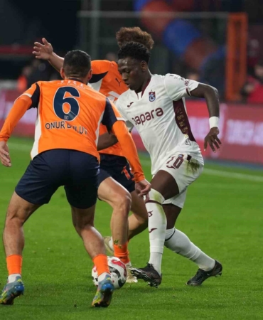 trendyol-super-lig-rams-basaksehir-2-trabzonspor-1-ilk-yari-hy7MhZjB.jpg