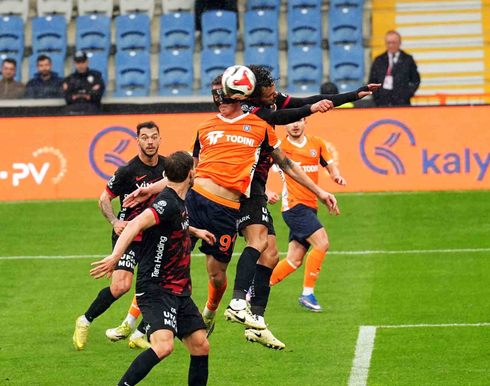 trendyol super lig rams basaksehir 3 genclerbirligi 0 ilk yari 10 YkDTdl61