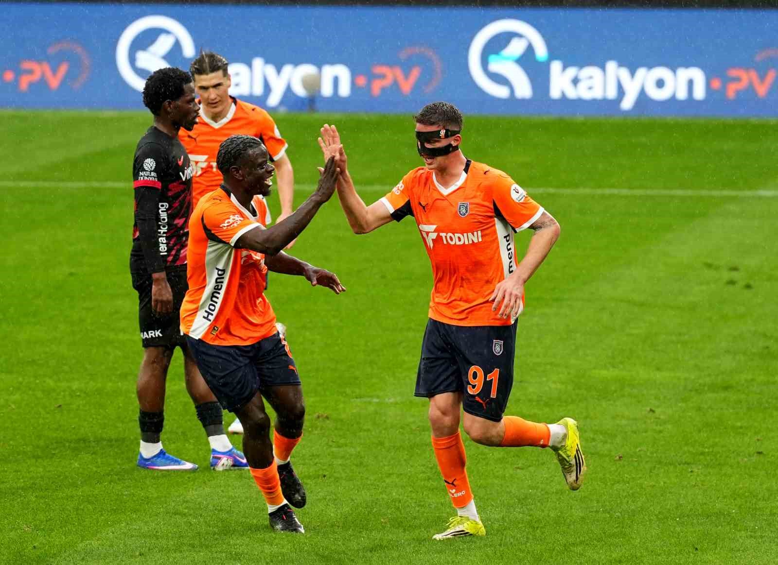 trendyol super lig rams basaksehir 3 genclerbirligi 0 ilk yari 12 jh19MCVJ