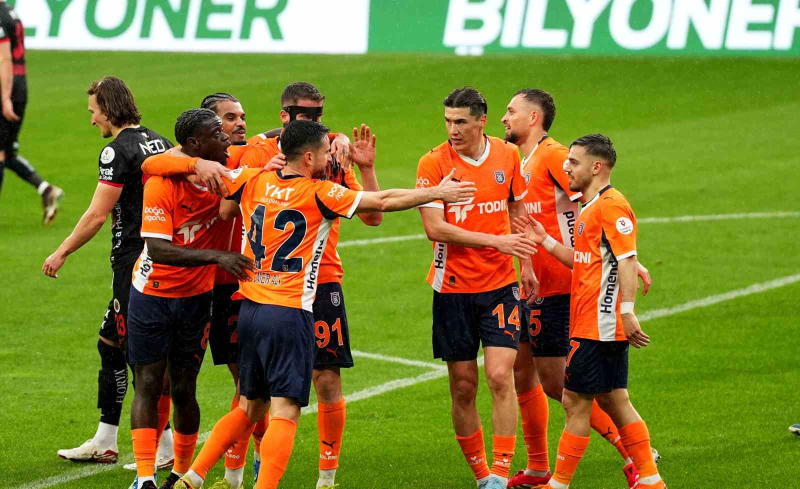 trendyol super lig rams basaksehir 3 genclerbirligi 0 ilk yari 14 byWhDySB