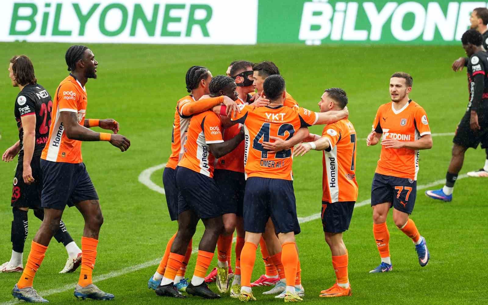 trendyol super lig rams basaksehir 3 genclerbirligi 0 ilk yari 15 r1Aa73cX