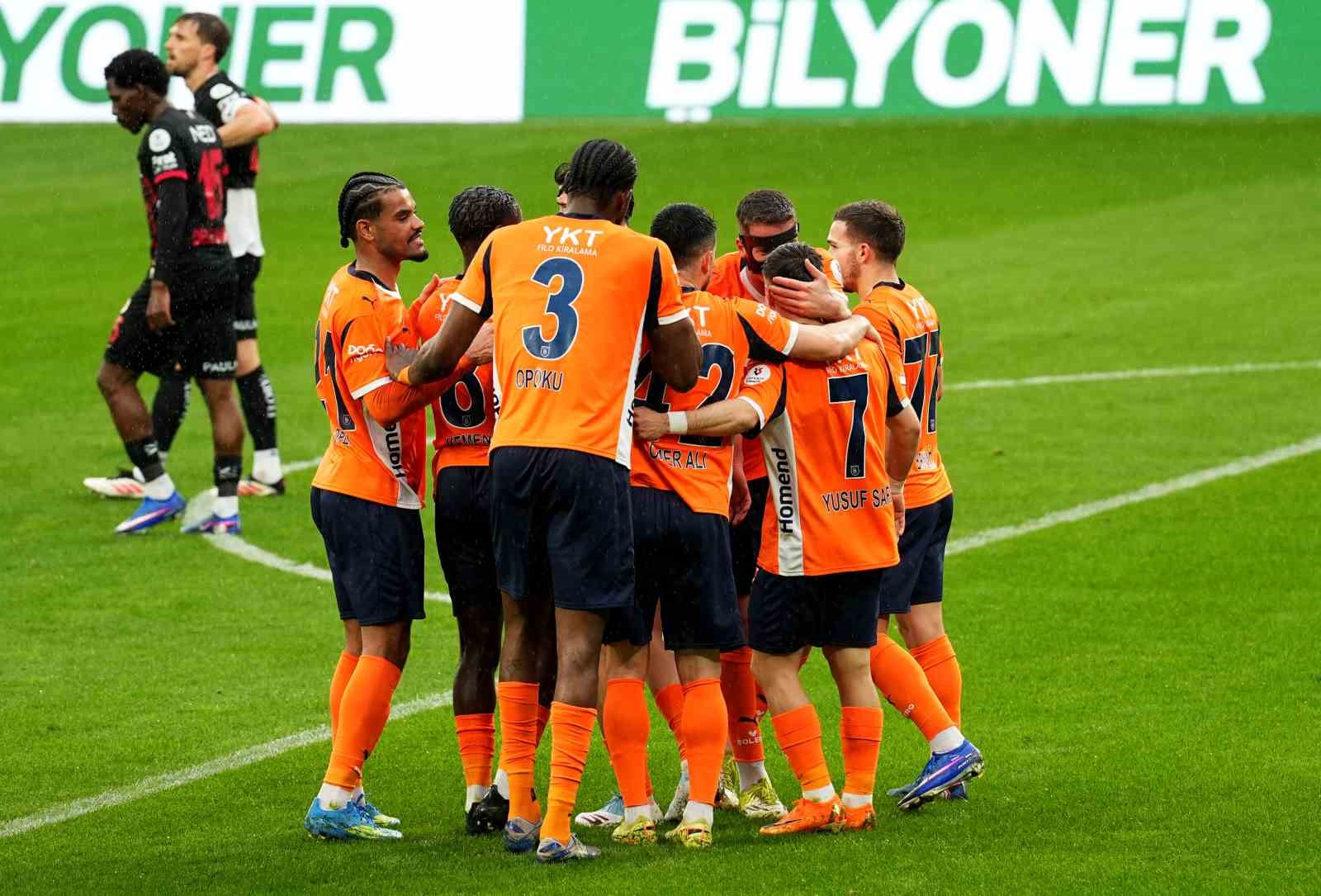 trendyol super lig rams basaksehir 3 genclerbirligi 0 ilk yari 16 92C7GC3W