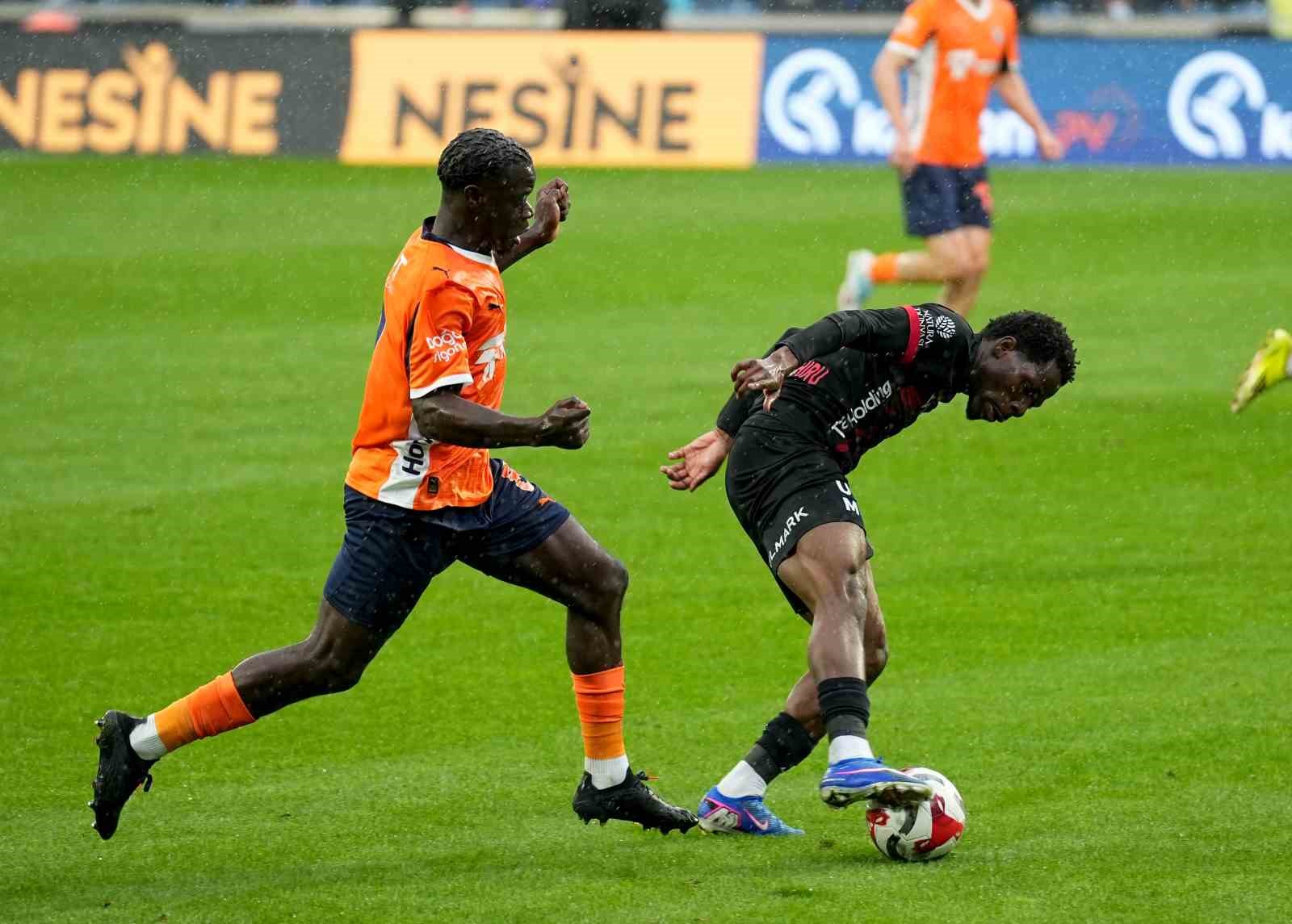 trendyol super lig rams basaksehir 3 genclerbirligi 0 ilk yari 7 haNEQneC