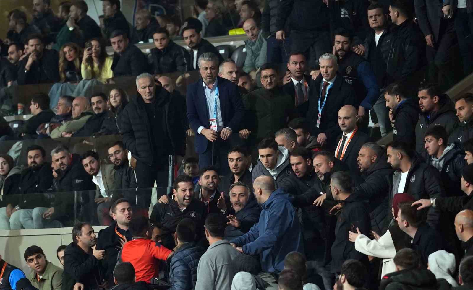trendyol super lig rams basaksehir 3 trabzonspor 4 mac sonucu 15 NNgnNN7B