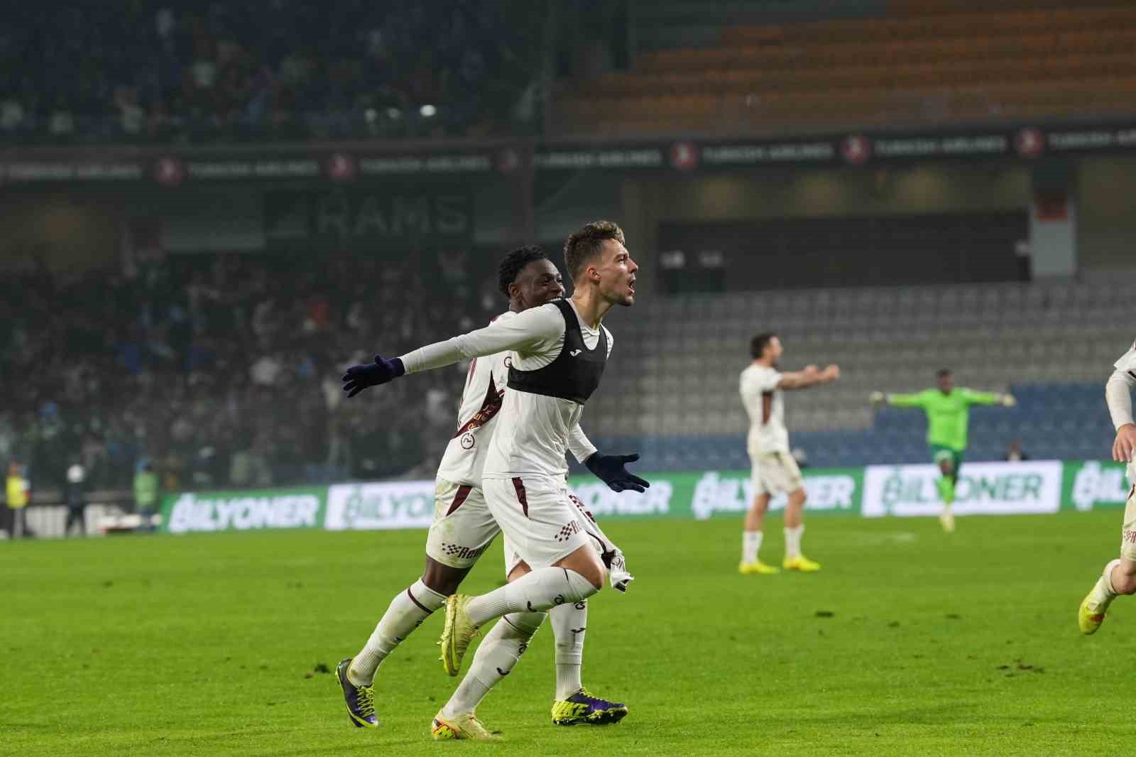 trendyol super lig rams basaksehir 3 trabzonspor 4 mac sonucu 21 SnWkQVWd