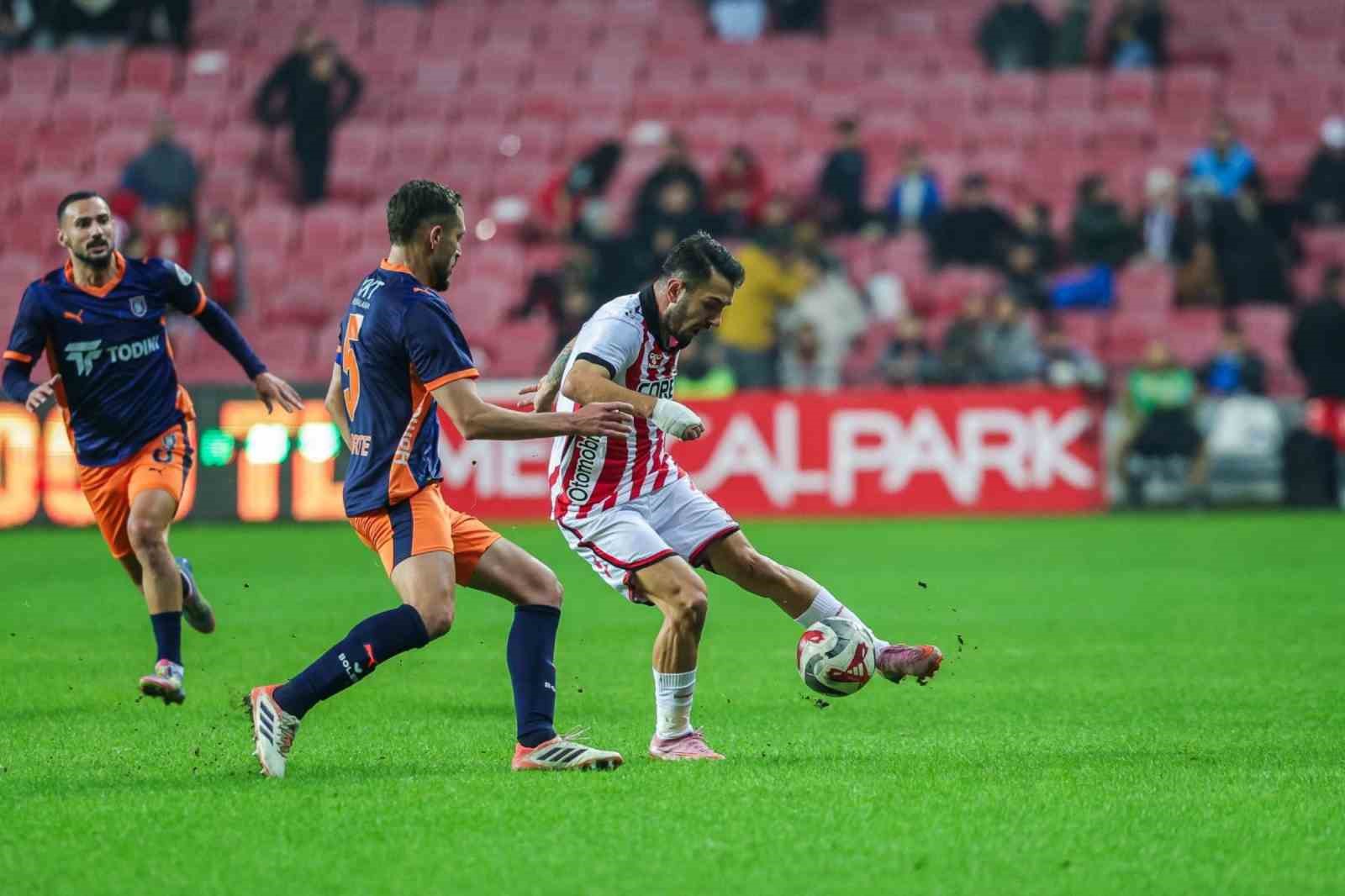 trendyol super lig samsunspor 0 rams basaksehir 0 ilk yari 4 Rn3C3E1R
