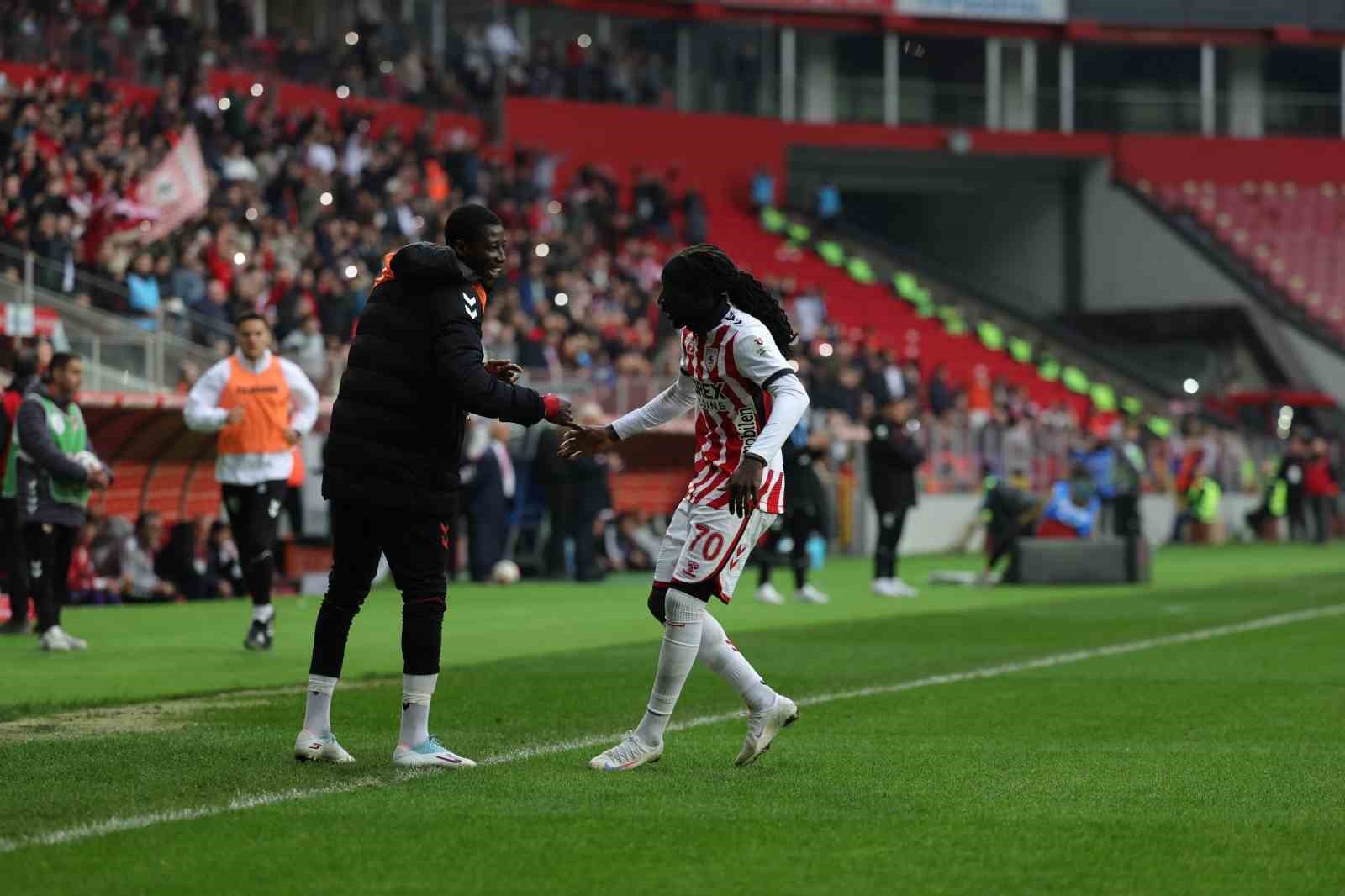 trendyol super lig samsunspor 2 besiktas 1 mac sonucu 12 OiXCnWwz
