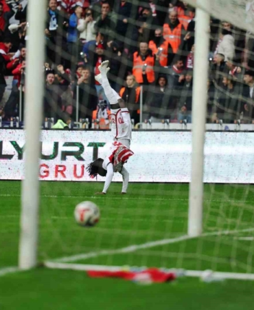 trendyol-super-lig-samsunspor-2-besiktas-1-mac-sonucu-nJ4cDR13.jpg