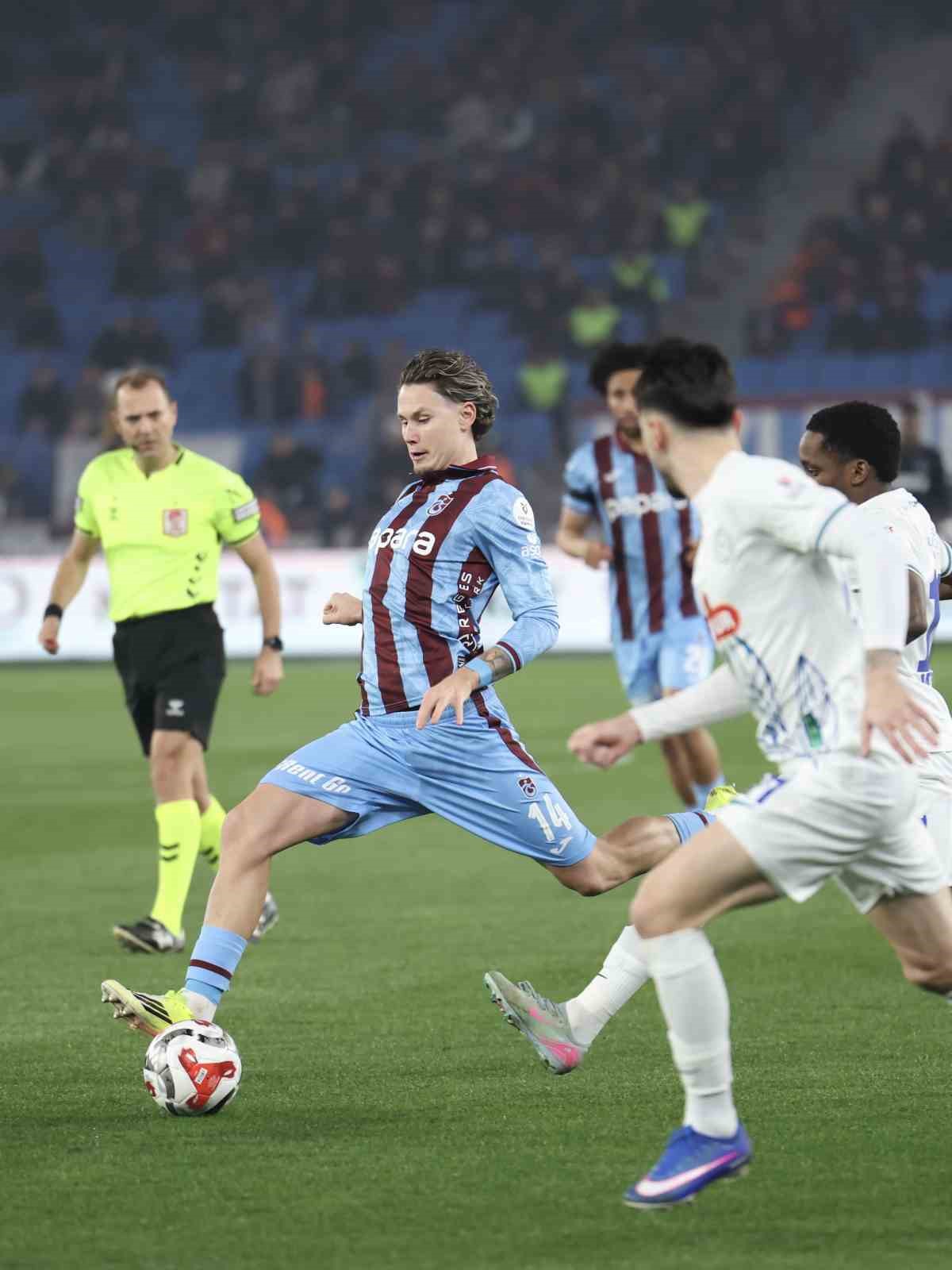 Trendyol Süper Lig: Trabzonspor: 0 - Çaykur Rizespor: 0 (İlk yarı) 11 trendyol super lig trabzonspor 0 caykur rizespor 0 ilk yari 7 EJWf38XG