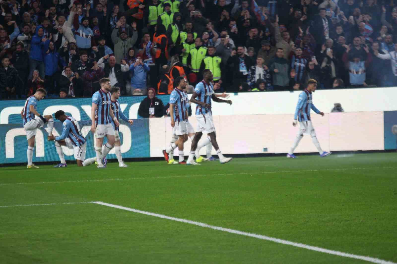 trendyol super lig trabzonspor 1 fenerbahce 1 mac devam ediyor 8 hYI8uFgr