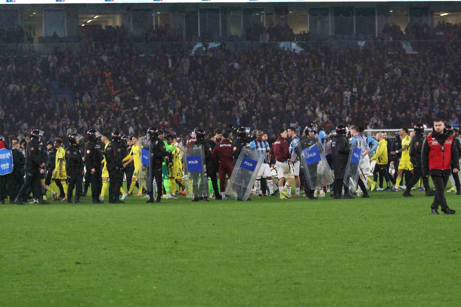 trendyol super lig trabzonspor 2 fenerbahce 3 mac sonucu 15 T7JBnJI8