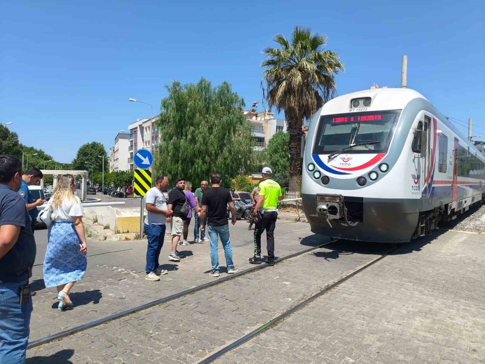 Trenin altında kalan yaya ağır yaralandı 4 trenin altinda kalan yaya agir yaralandi 0 1XAgIbCc