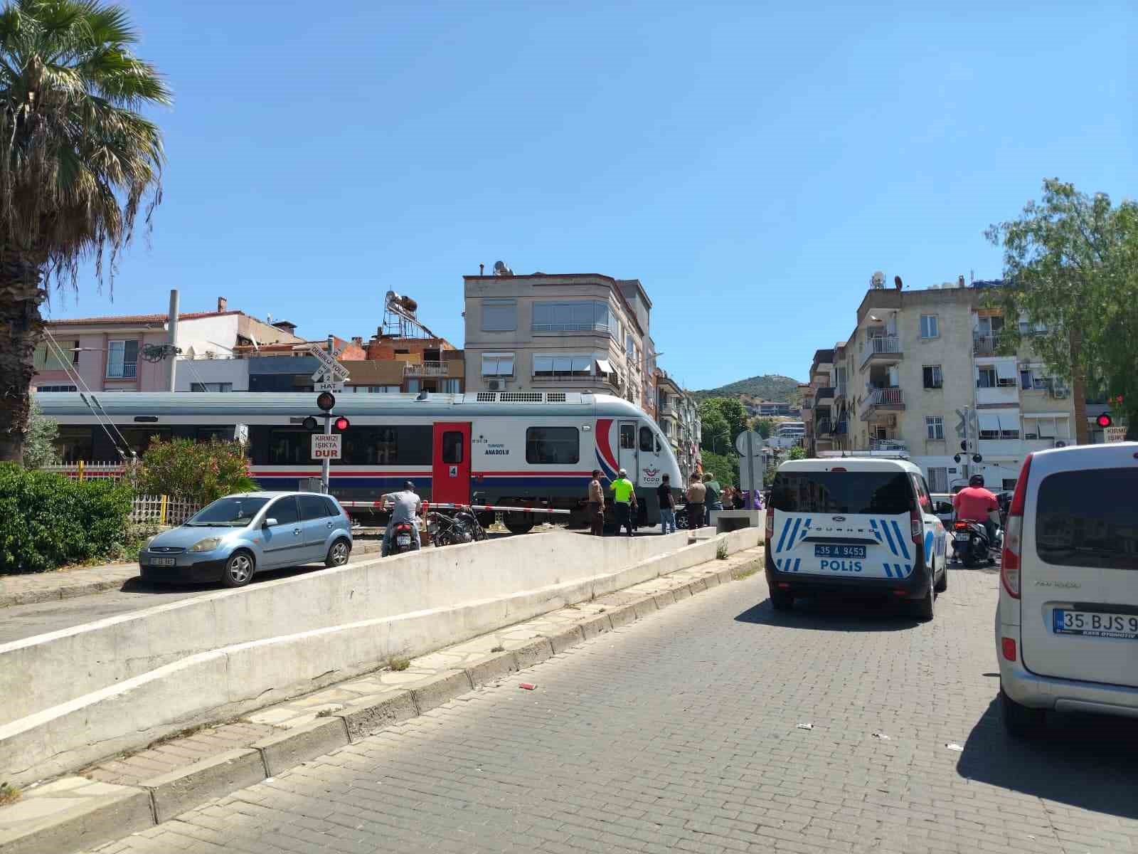 Trenin altında kalan yaya ağır yaralandı 6 trenin altinda kalan yaya agir yaralandi 2