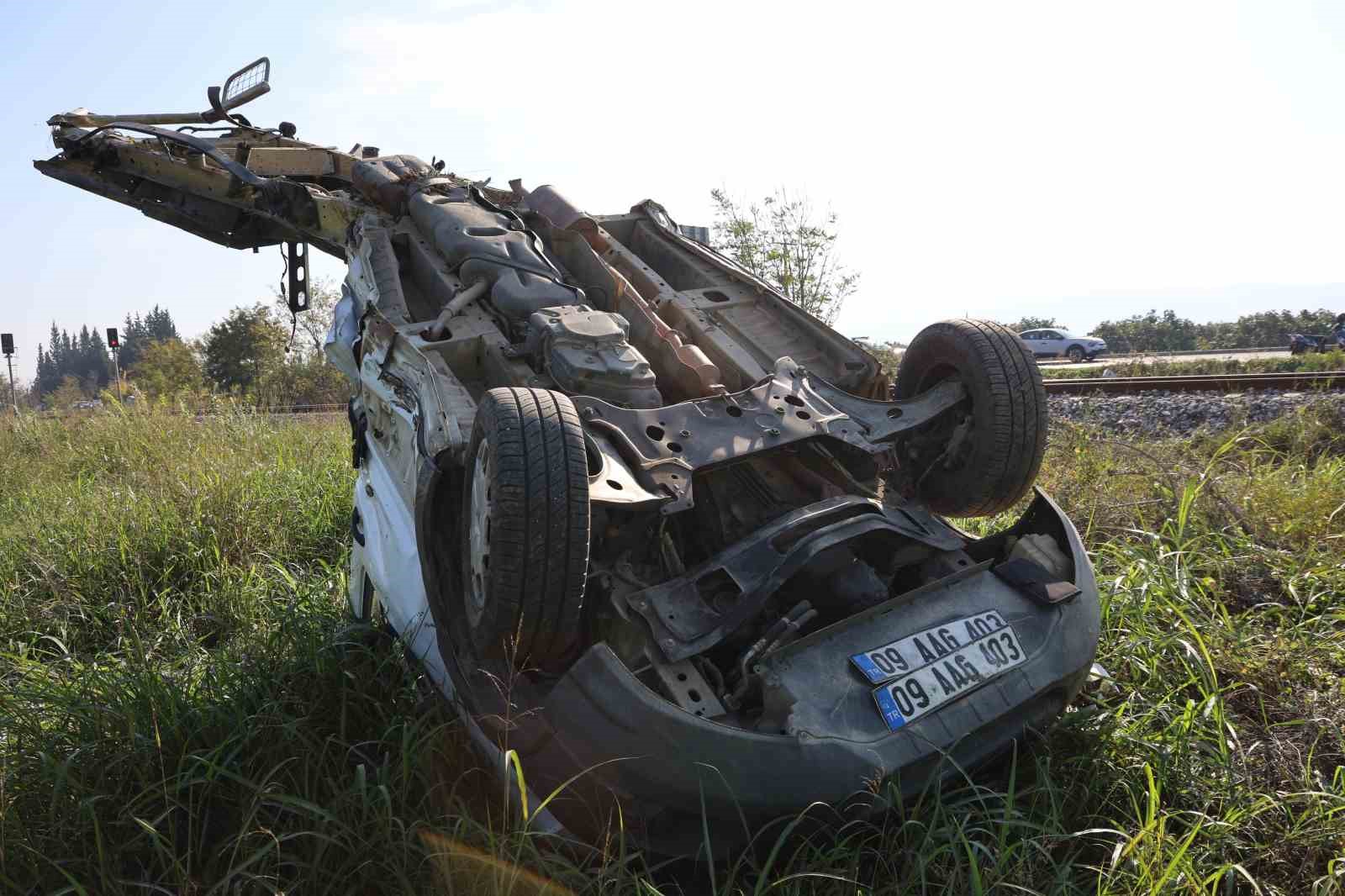 trenin carptigi kamyonet paramparca oldu 4 DE2vWne7
